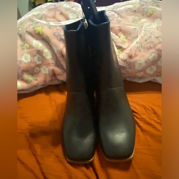 NWT Time and Tru woman’s size 8 heeled boots - Picture 2 of 6